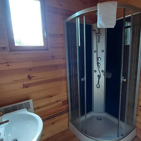 Au Calme Avec Terrasse, Acceptant Les Animaux, Parking Et Wi-fi Inclus - Fr-1-584-108 Feriehus