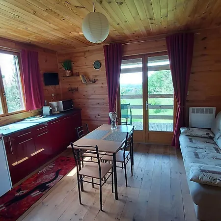 Au Calme Avec Terrasse, Acceptant Les Animaux, Parking Et Wi-fi Inclus - Fr-1-584-108 *